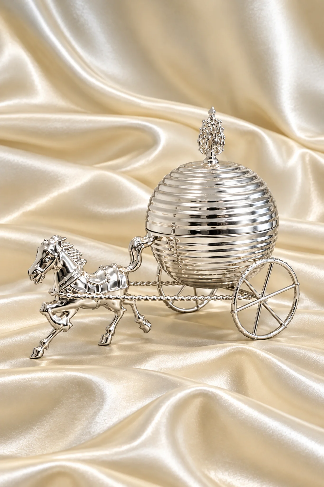 Royal Gold-Plated Horse Chariot